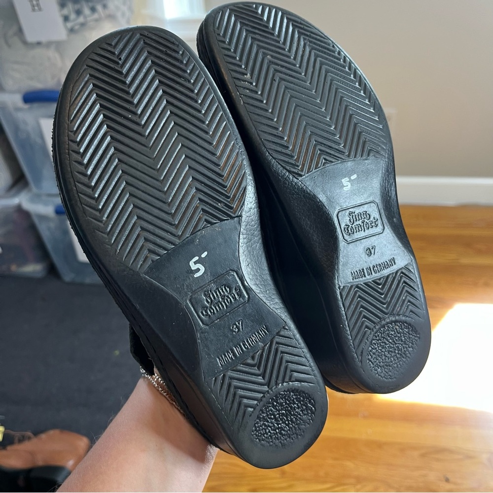 Finn Comfort Made in Germany Size 37 Black Leather Embossed Clog Slip On Shoes - Picture 6 of 9